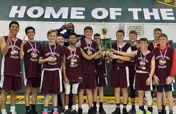  MS basketball team holding a trophy