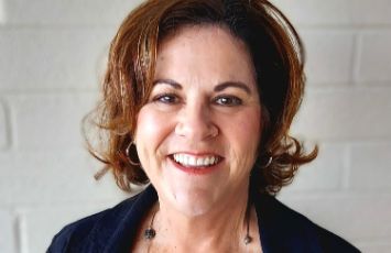  Darcy Estrada headshot photo